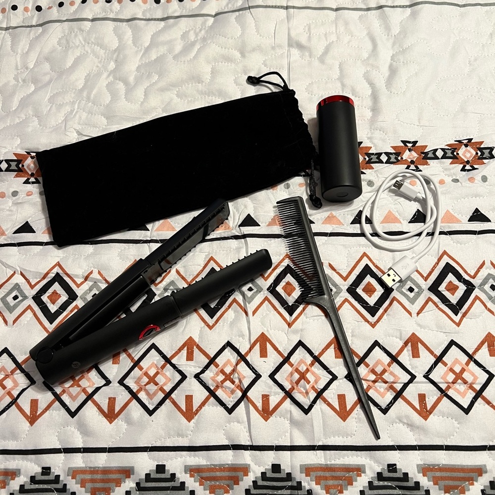Travel hair straightener